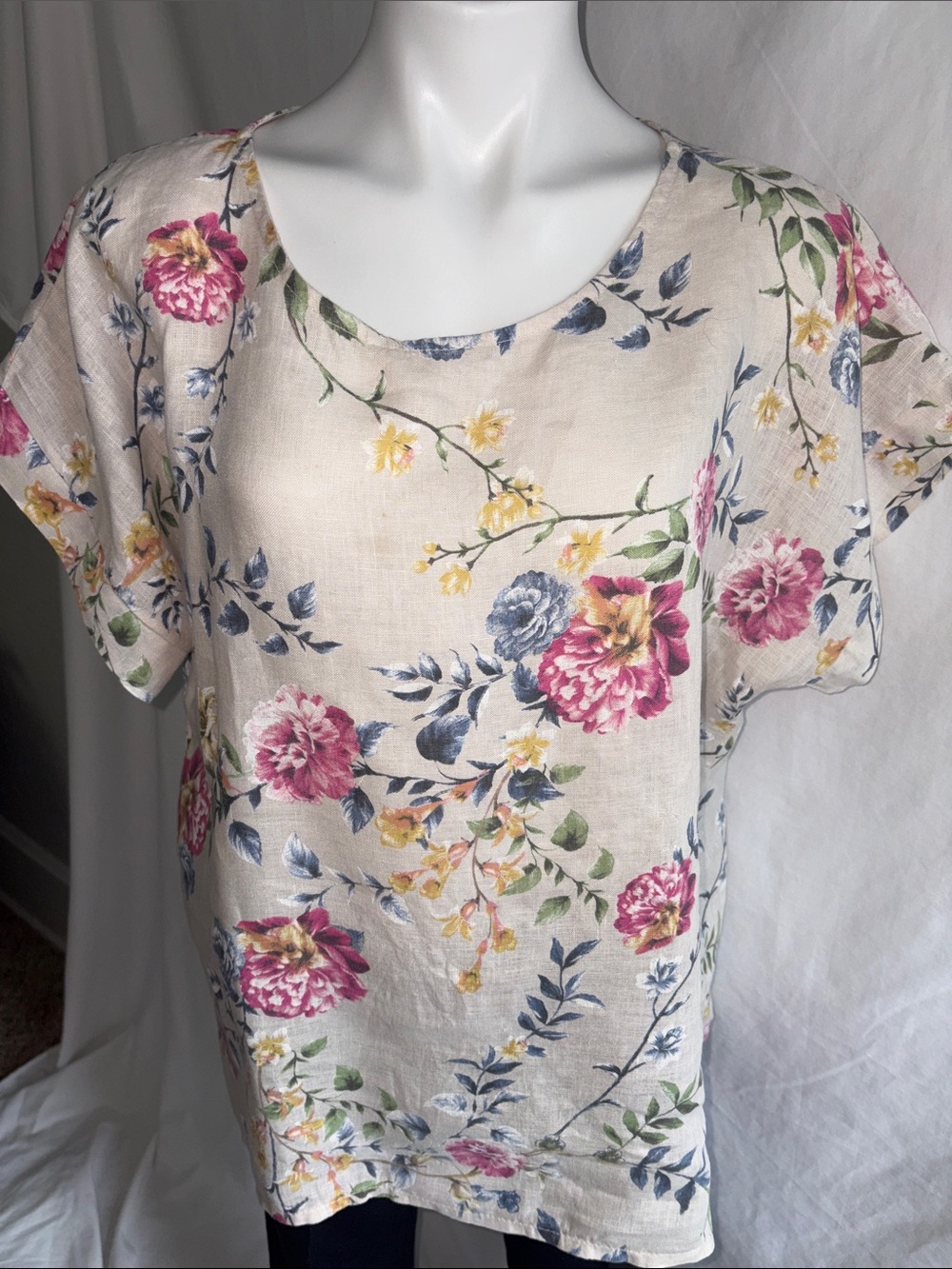 BellaUmbra Floral Linen Blend Scoop Neck Top - Pink & Blue Blooms on White